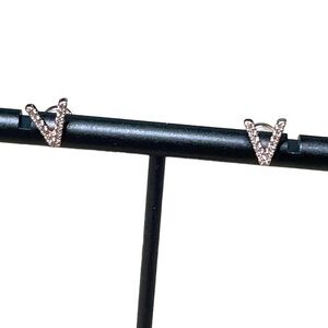 Mooham V earrings NIB